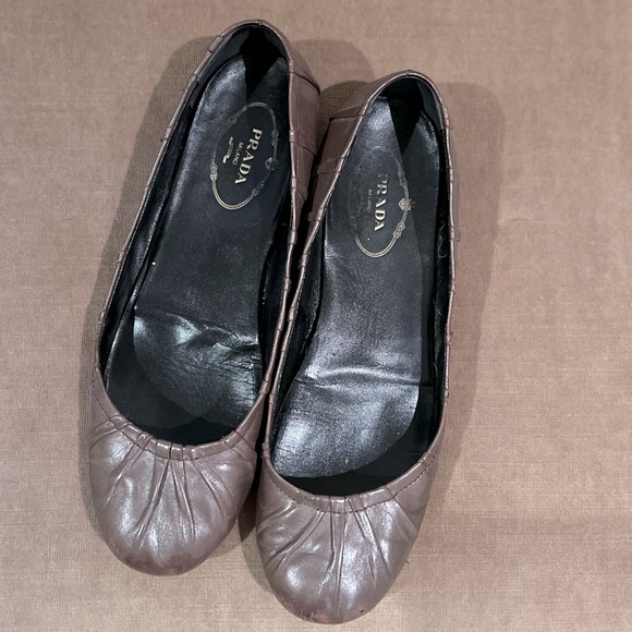 Prada pleated flat 38 - Picture 1 of 3